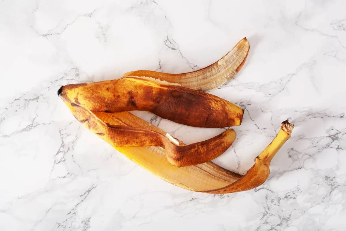 Nawóz ze skórek bananów do jakich kwiatów - zaskakujące korzyści dla roślin